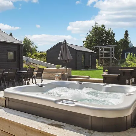 6 Bedroom Beautiful In Grenaa Дом отдыха *