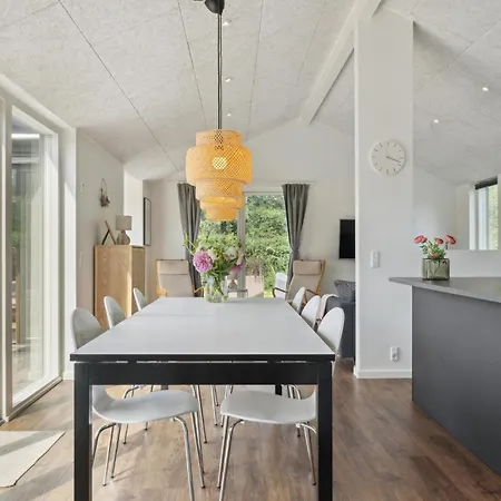 6 Bedroom Beautiful In Grenaa * Brondstrup
