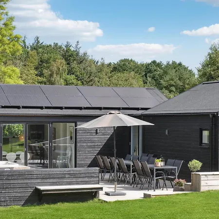 6 Bedroom Beautiful In Grenaa