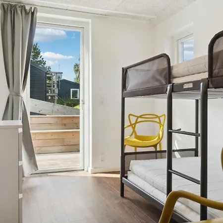 6 Bedroom Beautiful In Grenaa Дом отдыха