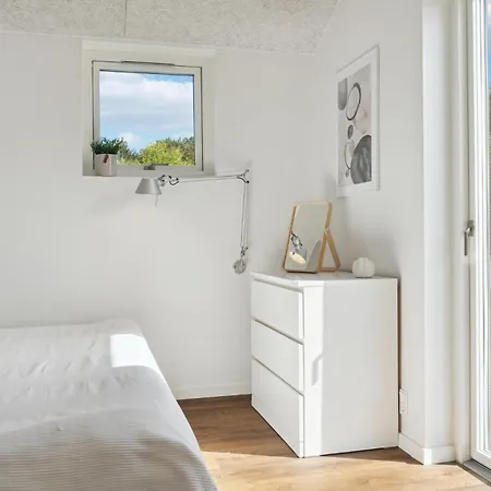 6 Bedroom Beautiful In Grenaa Дом отдыха