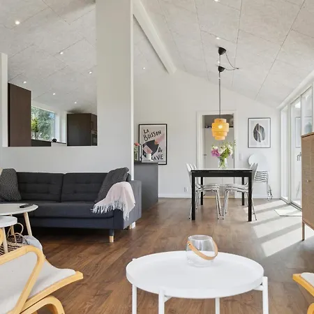 Дом отдыха 6 Bedroom Beautiful In Grenaa *